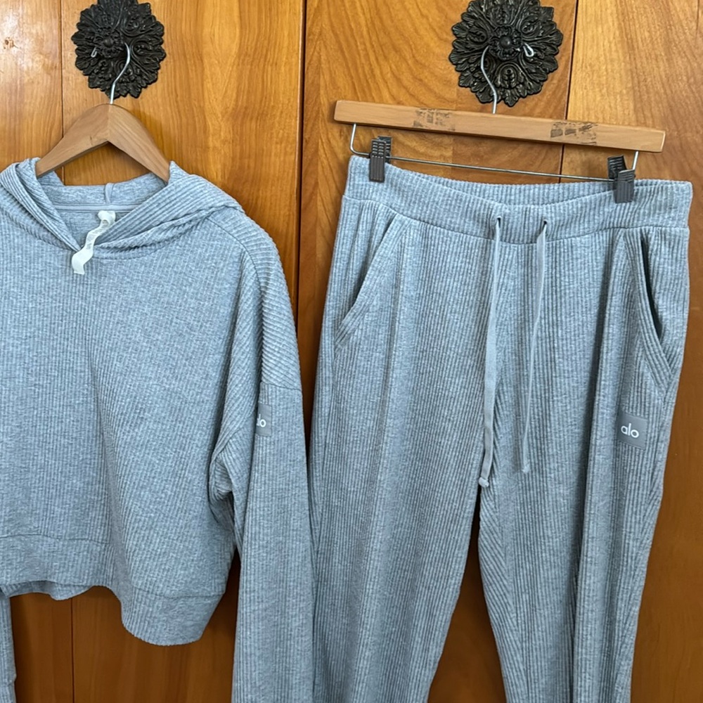ALO Yoga Muse Lounge Set - Gray
